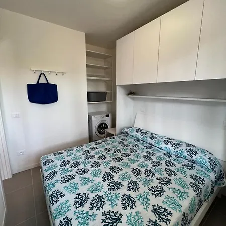 Twin Pine Trees Flats, Near Μπιμπιόνε