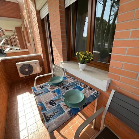 Twin Pine Trees Flats, Near Apartment *