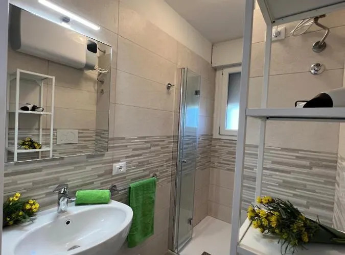 Lägenhet Twin Pine Trees Flats, Near