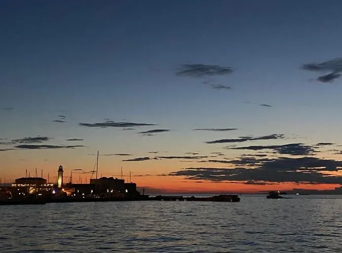 Lägenhet Twin Pine Trees Flats, Near