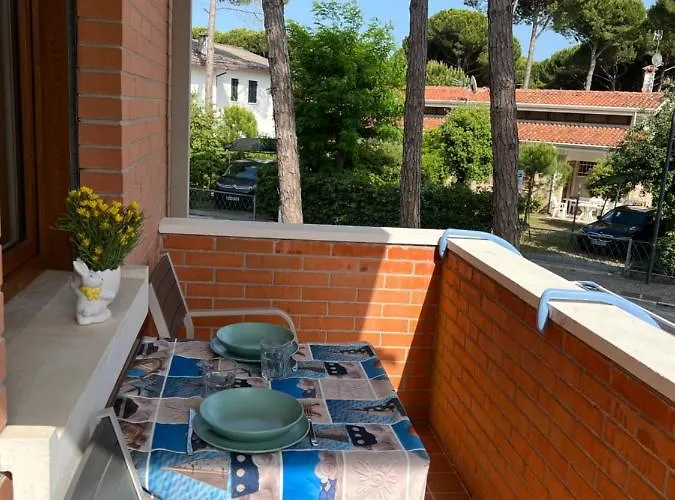 Twin Pine Trees Flats, Near Lägenhet *