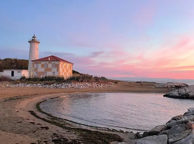 Twin Pine Trees Flats, Near Διαμέρισμα